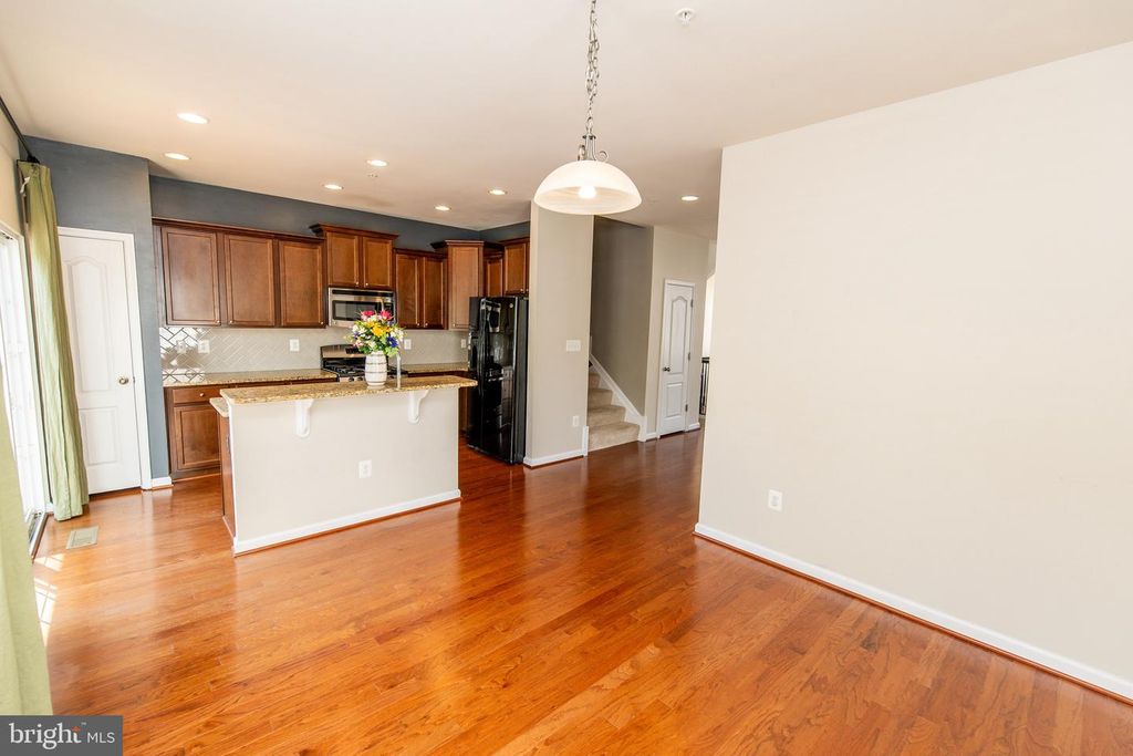 Image 12 of property listing at 8609 RED ROCK LN, Laurel, MD 20724