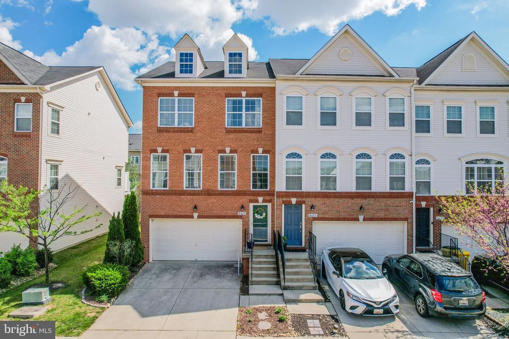 Image 3 of property listing at 8609 RED ROCK LN, Laurel, MD 20724