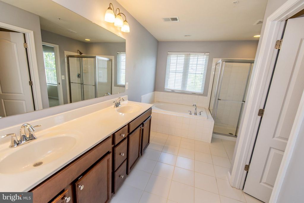 Image 37 of property listing at 8609 RED ROCK LN, Laurel, MD 20724