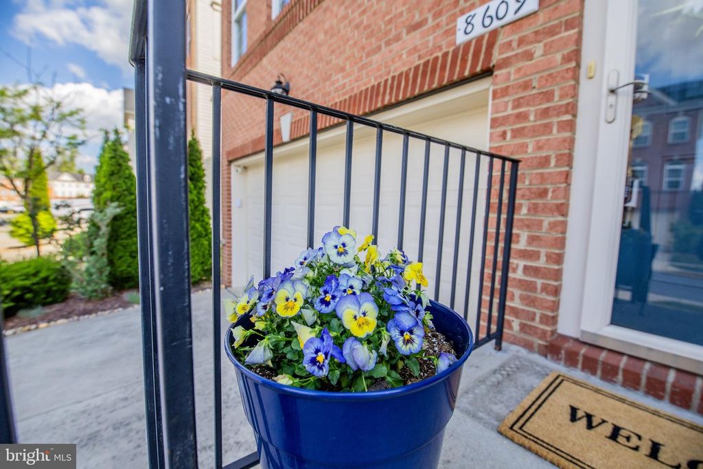 Image 6 of property listing at 8609 RED ROCK LN, Laurel, MD 20724