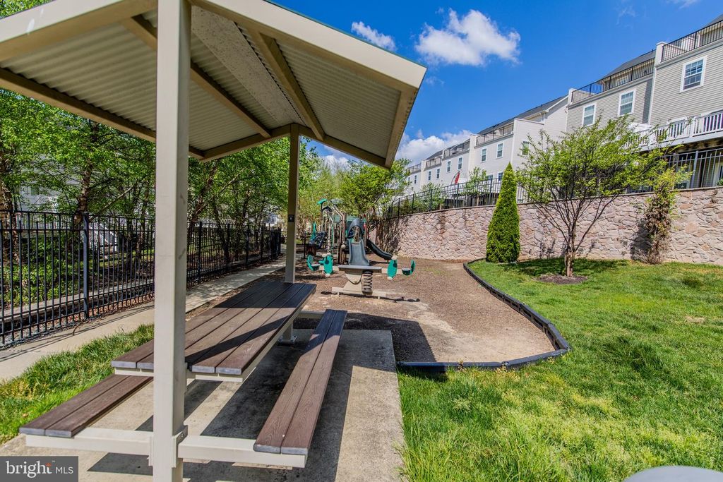 Image 60 of property listing at 8609 RED ROCK LN, Laurel, MD 20724