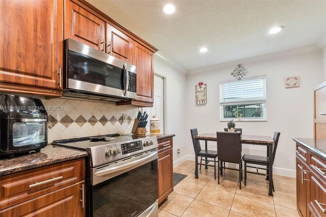 9021 NW 13th Street, Plantation, FL 33322
