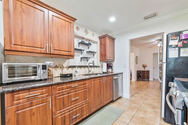 9021 NW 13th Street, Plantation, FL 33322