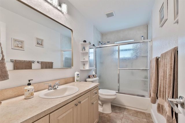 9021 NW 13th Street, Plantation, FL 33322