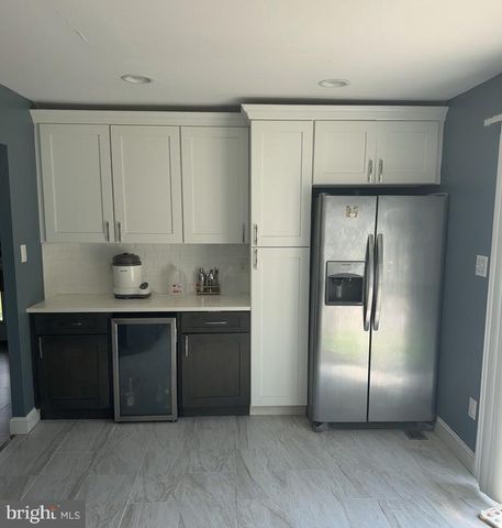 4 PATRICIA LN, Sicklerville, NJ 08081