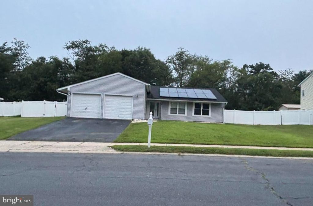 4 PATRICIA LN, Sicklerville, NJ 08081