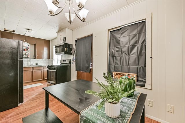 707 W 5th Street, Freeport, TX 77541