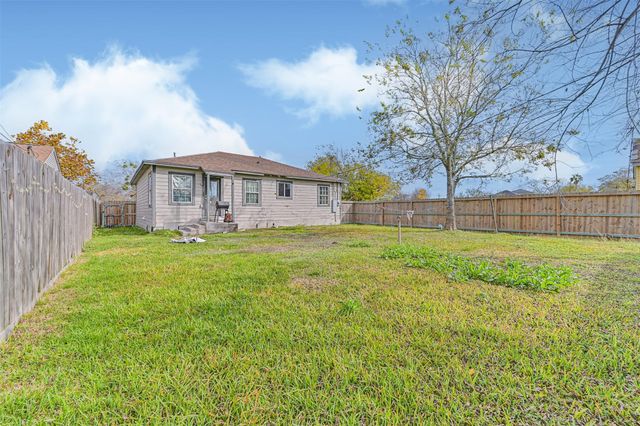 707 W 5th Street, Freeport, TX 77541