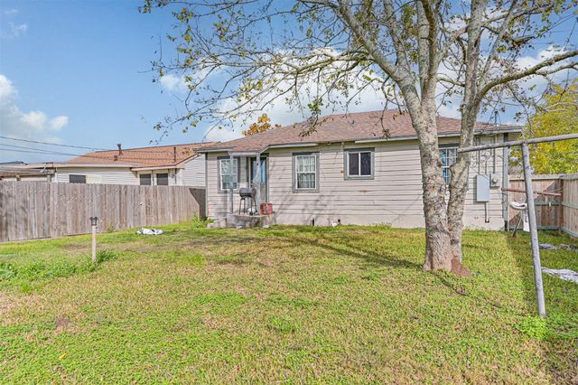 707 W 5th Street, Freeport, TX 77541