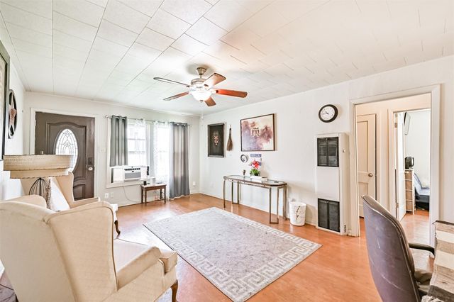 707 W 5th Street, Freeport, TX 77541