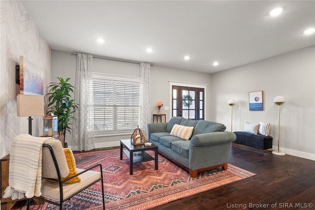 2605 W Deville Court, Floyds Knobs, IN 47119