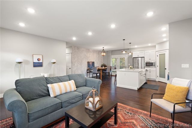2605 W Deville Court, Floyds Knobs, IN 47119