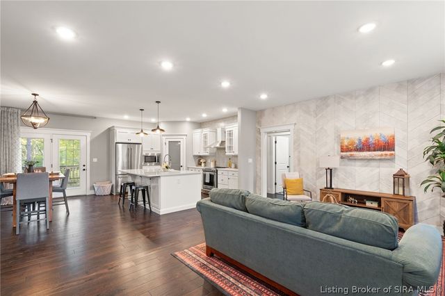 2605 W Deville Court, Floyds Knobs, IN 47119