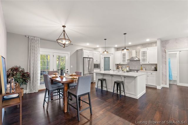 2605 W Deville Court, Floyds Knobs, IN 47119