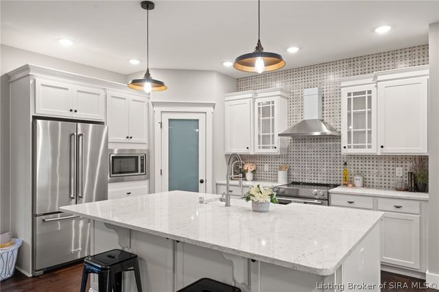 2605 W Deville Court, Floyds Knobs, IN 47119