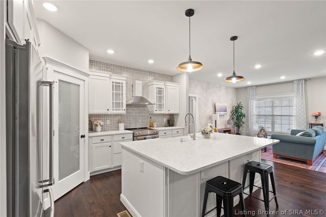 2605 W Deville Court, Floyds Knobs, IN 47119