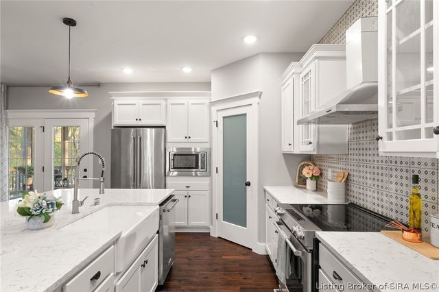 2605 W Deville Court, Floyds Knobs, IN 47119