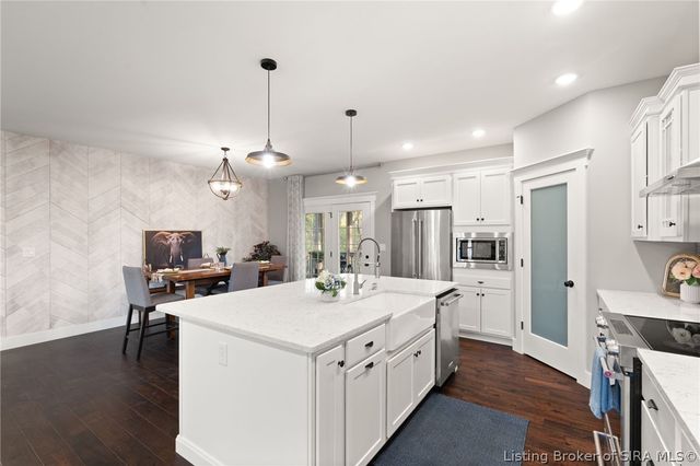 2605 W Deville Court, Floyds Knobs, IN 47119