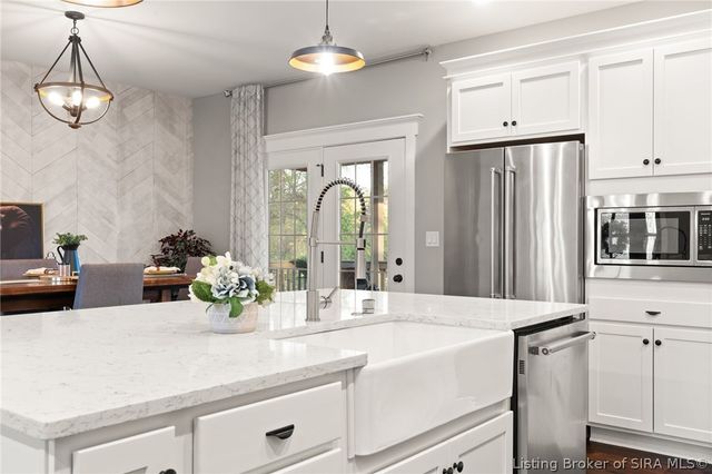 2605 W Deville Court, Floyds Knobs, IN 47119