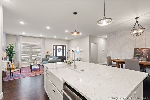 2605 W Deville Court, Floyds Knobs, IN 47119