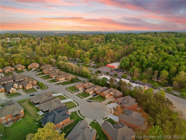 2605 W Deville Court, Floyds Knobs, IN 47119