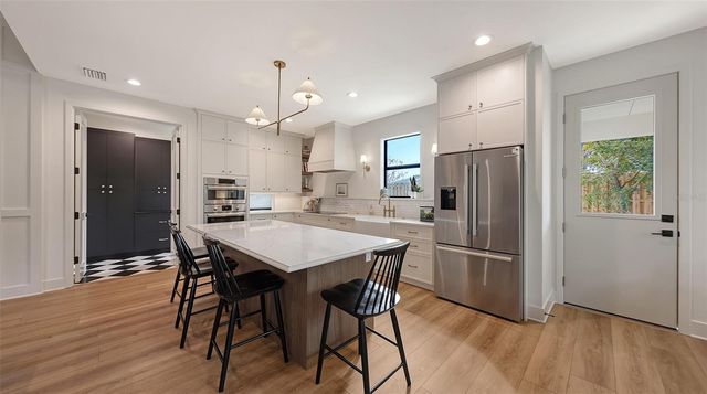 3214 KEY AVENUE, Sarasota, FL 34239