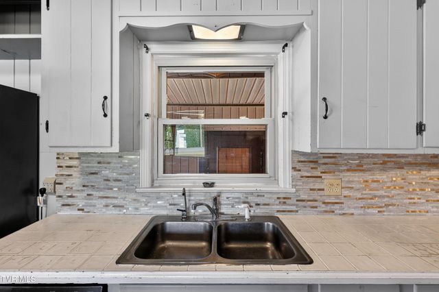 200 Fairacres Drive, Bristol, TN 37620