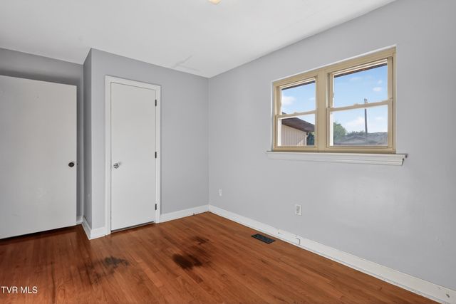 200 Fairacres Drive, Bristol, TN 37620