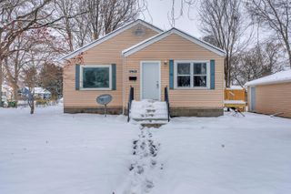 8969 Hudson Court, Munster, IN 46321