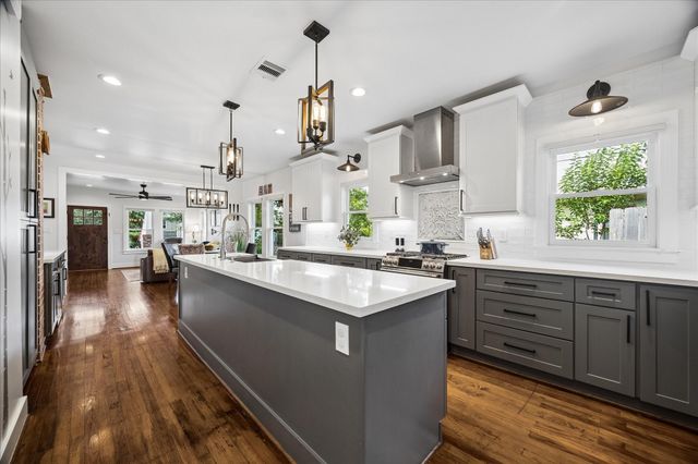 1019 E 14th Street, Houston, TX 77009