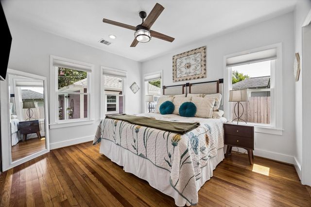 1019 E 14th Street, Houston, TX 77009