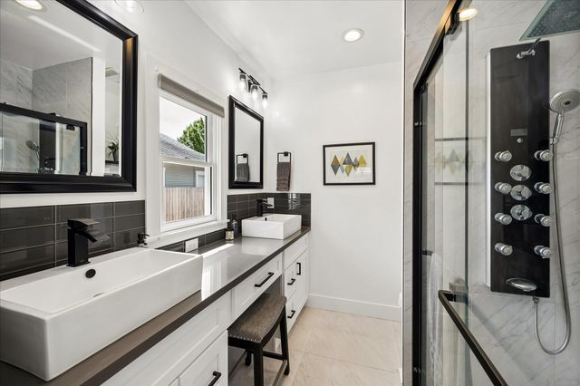 1019 E 14th Street, Houston, TX 77009