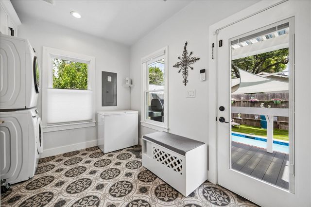 1019 E 14th Street, Houston, TX 77009