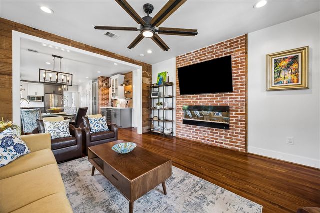 1019 E 14th Street, Houston, TX 77009