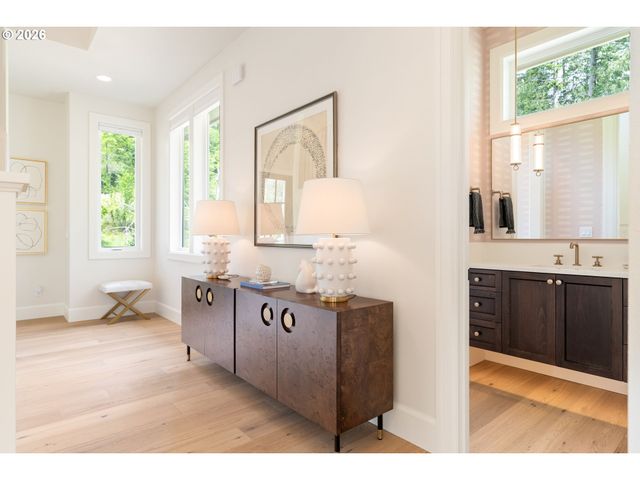 12070 Nw STEWARTRIDGE Ln, Portland, OR 97229