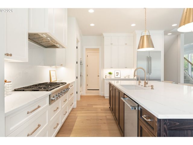 12070 Nw STEWARTRIDGE Ln, Portland, OR 97229