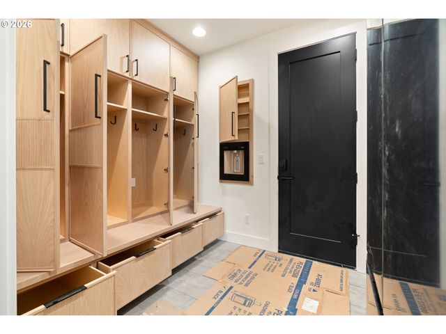 12070 Nw STEWARTRIDGE Ln, Portland, OR 97229