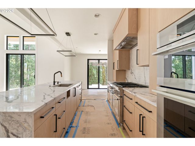 12070 Nw STEWARTRIDGE Ln, Portland, OR 97229