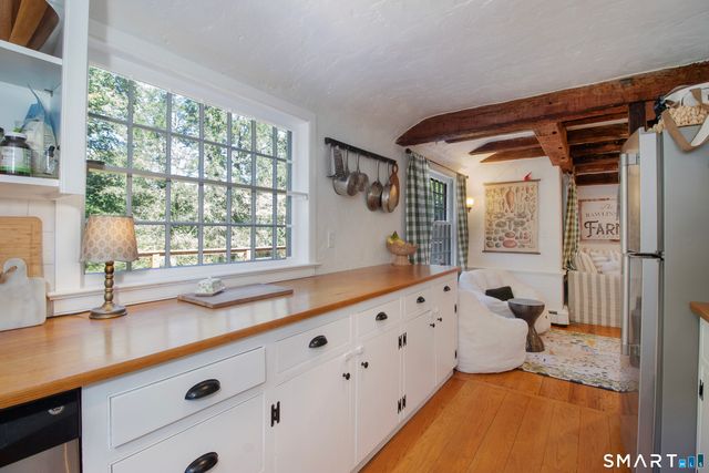 31 Old Barn Road, Trumbull, CT 06611