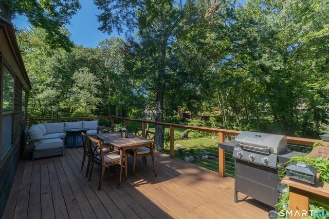 31 Old Barn Road, Trumbull, CT 06611