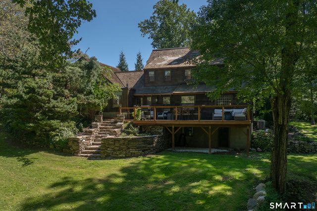 31 Old Barn Road, Trumbull, CT 06611