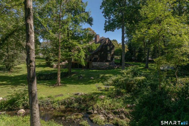 31 Old Barn Road, Trumbull, CT 06611
