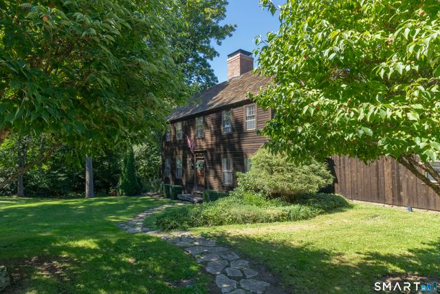 31 Old Barn Road, Trumbull, CT 06611