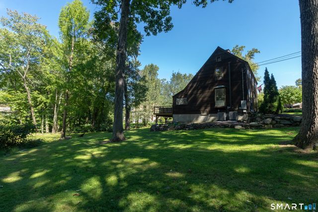 31 Old Barn Road, Trumbull, CT 06611