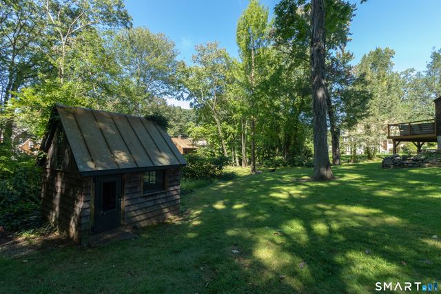 31 Old Barn Road, Trumbull, CT 06611