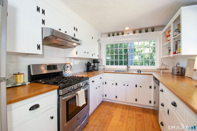 31 Old Barn Road, Trumbull, CT 06611