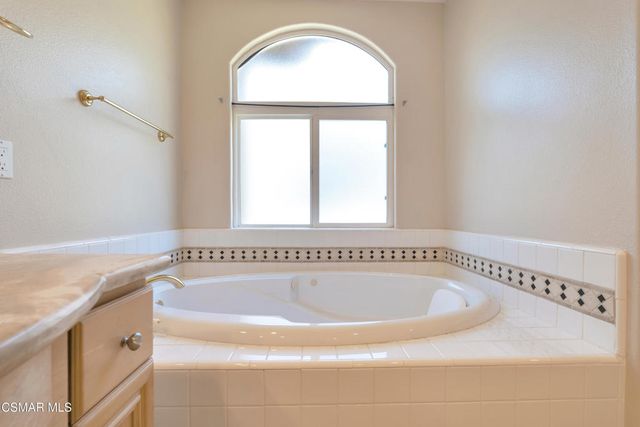 799 Alderdale Court, Newbury Park, CA 91320