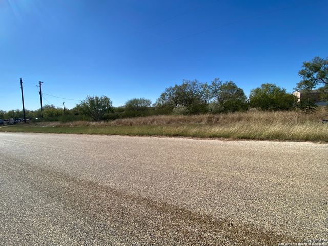 146 CR 2666, Moore, TX 78057