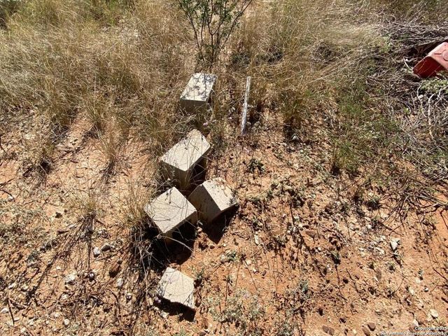 146 CR 2666, Moore, TX 78057