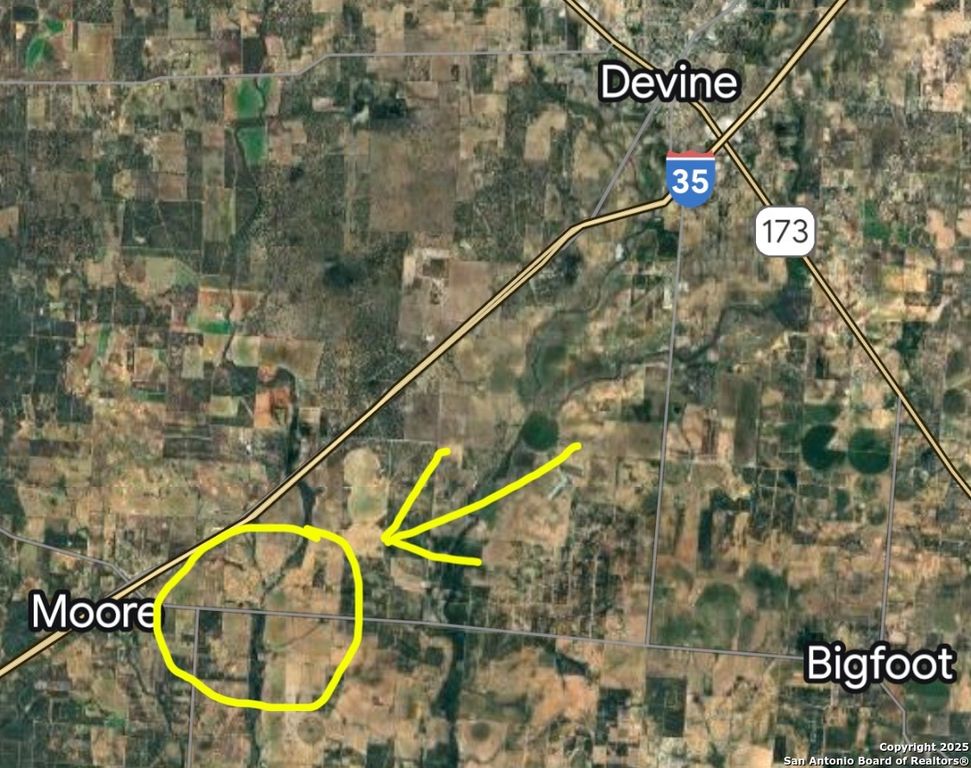 146 CR 2666, Moore, TX 78057